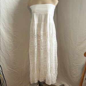 CUTE OPTIONS WHITE TIERED MAXI SKIRT/DRESS WITH EYELET EMBROIDERY AND LACE SZ M